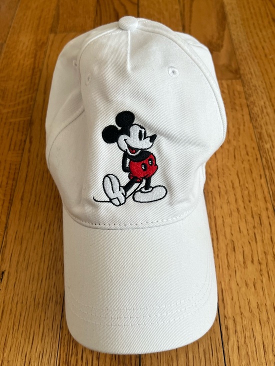 Disney Accessories - Disney White Baseball Cap with Embroidered Mickey Mouse (Black, Red) Vacation